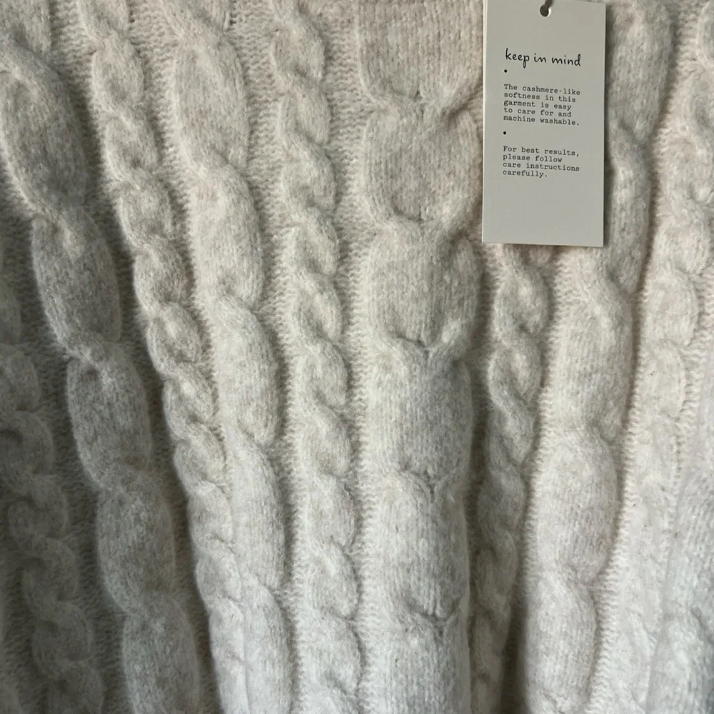 Cream/Tan Cable Knit Sweater - Picture 3 of 4